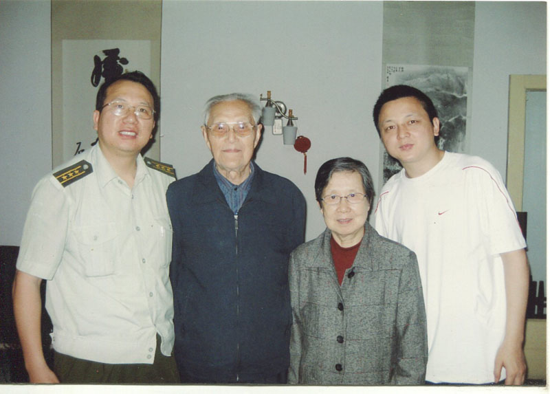 老将军及家属晚年生活剪影张力雄将军简历(首发时间:2012