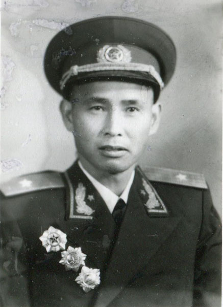               二,李光辉将军简历