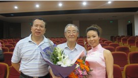 A7、2011年5月9日与福建筝派传承人陈茂锦大师在福建筝曲音乐会上留影