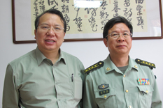 A29、与福建省军区宁德军分区政委翁祖强大校留影  2012.05.04于宁德军分区